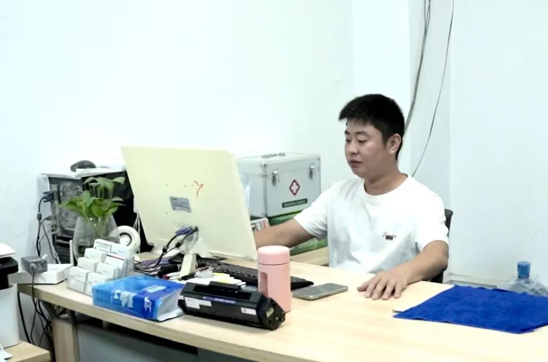 海科新材物管部打包发货